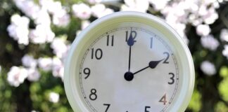 Ora legale 2024, quando si cambia: si dorme di più o di meno? ora legale 2024