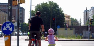 Italiani papà più vecchi d’Europa, primo figlio a 36 anni e oltre papà