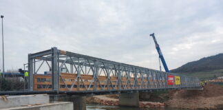 Longare, posata la passerella di Secula: aprirà a breve per pedoni e ciclisti e poi via alla demolizione del ponte Posata la passerella ciclopedonale di Secula che collega la frazione con Longare