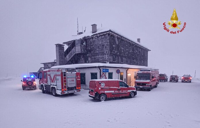 vigili del fuoco donna dispera sul monte grappa