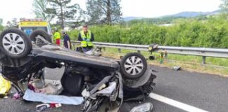 A1, auto tampona tir e si ribalta: morta ragazza di 21 anni