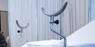Aborto, la denuncia ad Aosta: “Donne costrette ad ascoltare battito del feto dai volontari”