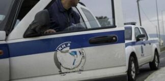 Accoltella l’ex fidanzata mentre è al telefono con la polizia. E ora si difende: “Non me lo ricordo”