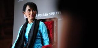 Aung San Suu Kyi esce dal carcere, trasferita agli arresti domiciliari