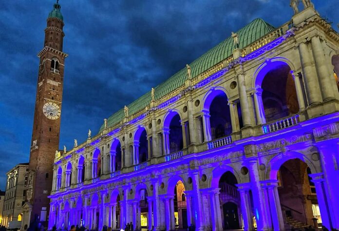 Basilica Palladiana Vicenza blu autismo