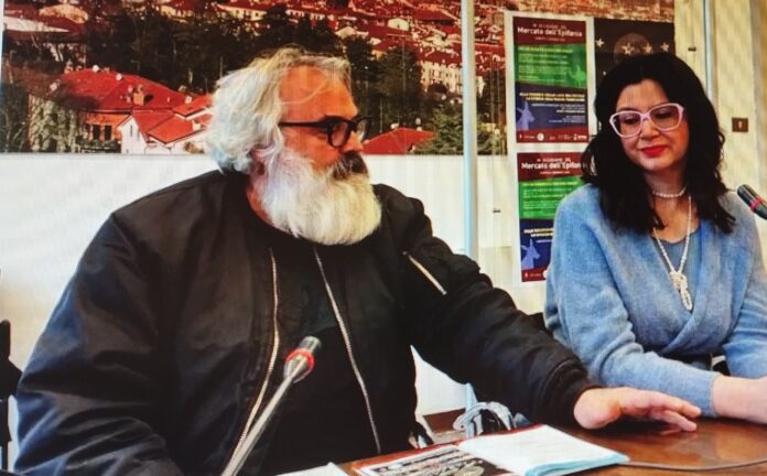 Carlo Emiliano Buffarini e Francesca De Munari alla conferenza di presentazione del