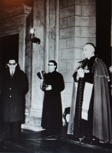 Da sinistra: Da sinistra: il dr. Vittorio Morini, don Giuseppe Parolin (assistente CSI) e mons. Carlo Zinato in episcopio a Vicenza nel 1962