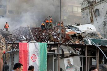 Damasco, bombe Israele vicino ambasciata Iran. Teheran: 