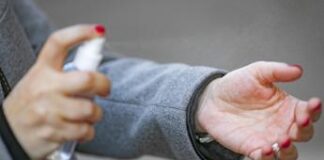 Design Week ‘festa dei virus, repellenti anti-zanzara e gel mani sempre con sé’