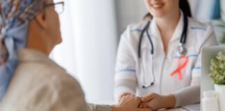 Diagnosi tumore fa paura a 6 famiglie su 10, Veronesi: “Problema culturale”