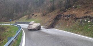 Doppio crollo di roccia in Folgaria (TN), Provincia di Vicenza: chiusa la SP 350 a Lastebasse (VI) Doppio crollo di roccia in Folgaria (TN)- chiusa la SP 350 a Lastebasse (VI)