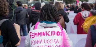 Femminicidi, rapporto Amnesty: “97 donne uccise, 64 da partner o ex”