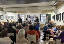 “La vita rivoluzionaria di una donna comune” di Alessandra Moretti, pienone al Galla: il GdV sbaglia data e il direttore coinvolge “Achille Moretti” La vita rivoluzionaria di una donna comune di Alessandra Moretti: pienone al Galla. Il GdV sbaglia data e il direttore coinvolge "Achille Moretti"