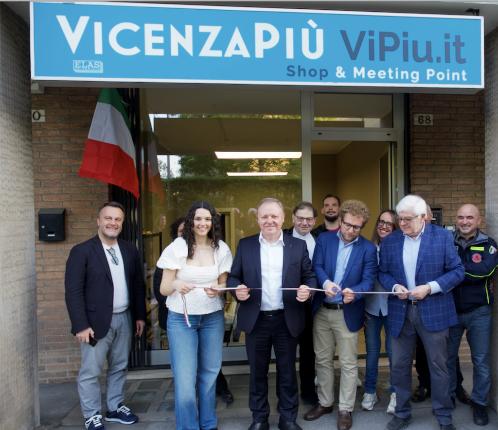 Inaugurazione Shop & meeting point di VicenzaPiù ViPiu.it in contrà Vittorio Veneto 68 (foto di Maurizio Morelli)