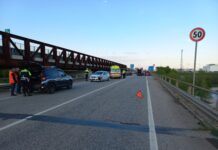 Sinistro stradale a Breganze S.P. 111 con 4 veicoli coinvolti: intervengono Polizia Locale NeVi per rilievi e ambulanza per feriti in codice giallo Incidente a Breganze, Polizia Locale NeVi e ambulanza sul posto