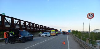 Sinistro stradale a Breganze S.P. 111 con 4 veicoli coinvolti: intervengono Polizia Locale NeVi per rilievi e ambulanza per feriti in codice giallo Incidente a Breganze, Polizia Locale NeVi e ambulanza sul posto