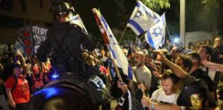 Israele, migliaia in piazza per rilascio ostaggi e voto anticipato. Blinken domani in A. Saudita