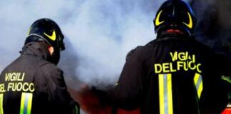 Napoli, incendio sulla collina dei Camaldoli: fiamme lambiscono case