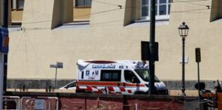 Napoli, traghetto urta banchina: tre passeggeri contusi
