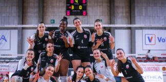 Serie B1 femminile: Vicenza Volley piega Crema (3-0) e difende la qualificazione ai play off di promozione in A2 Nella foto di Daniele Marangoni il Vicenza Volley festeggia dopo vittoria contro Crema