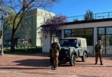 Parapiglia di fronte tabaccheria in centro a Vicenza, zuffa tra senzatetto e cittadini: intervento della Polizia locale e dell’esercito tabaccheria vicenza