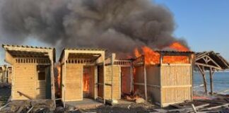 Ostia, in fiamme stabilimento La Casetta: distrutte alcune cabine – Foto