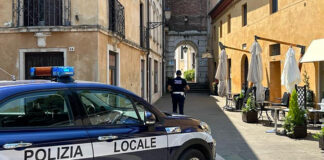 In moto con patente contraffatta, denunciato un 53enne di Tezze sul Brenta dalla Polizia Locale Nordest Vicentino Polizia Locale Nord Est Vicentino
