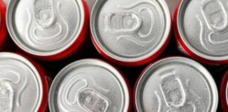 “Recycle me”, lo spot di Coca-Cola per la sostenibilità che “accartoccia” il logo