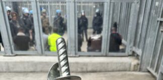 Grave rivolta al Centro di permanenza per il rimpatrio (CPR) di Gradisca d’Isonzo, FSP: tre agenti feriti, uno in condizioni gravi Rivolta al Centro di permanenza per il rimpatrio di Gradisca d'Isonzo