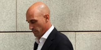 Rubiales torna in Spagna, arrestato dalla Guardia Civil in aeroporto