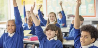 Scuole aperte d’estate, Il Sole 24 Ore spiega il Piano di Valditara per potenziare socialità e competenze chiave Scuole aperte d'estate Ius Scholae