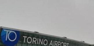 Si sente male su volo Torino-Lamezia Terme, morto giovane passeggero