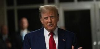 Ucraina, la minaccia di Trump: “Europa faccia di più o stop armi Usa”