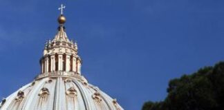 Vaticano: “Teoria gender pericolosissima, no a maternità surrogata”