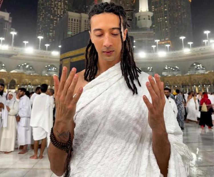 Ghali alla Mecca per il Ramadan, il rapper nella foto sui social