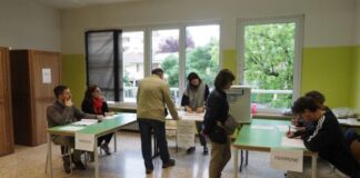 Elezioni europee: gli studenti fuori sede possono richiedere di votare nel Comune di domicilio entro il 5 maggio Elezioni europee: entro il 5 maggio gli studenti fuori sede possono chiedere di votare nel Comune di domicilio