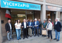 VicenzaPiù, con padre Gino Alberto, Possamai e Berlato inaugurata e “benedetta” sede fisica che è anche shop e meeting point Shop & Meeting Point VicenzaPiù ViPiu.it, apertura sede, ph Colorfoto Francesco Dalla Pozza