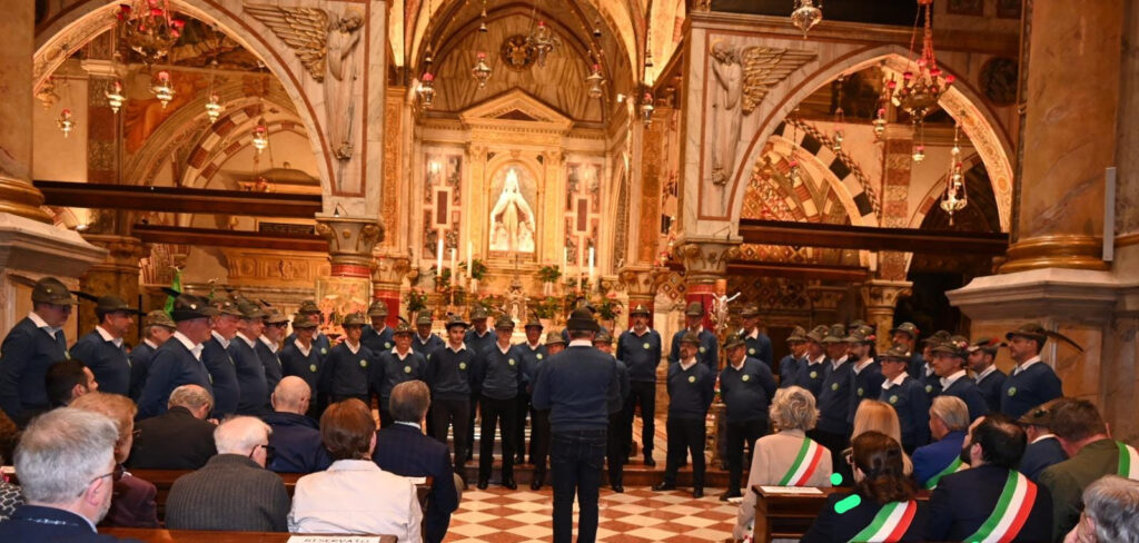 Concerto del neonato coro Alpini di Vicenza a Monte Berico in attesa dell'adunata nazionale del 2024