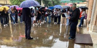 Flash Mob davanti alle scuole superiori di Vicenza, letto l’ultimo discorso di Matteotti: parte “L’idea che è in me – Matteotti 100” Flash Mob davanti alle scuole superiori di Vicenza, letto l’ultimo discorso di Matteotti