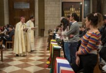 Creare casa, la veglia con il vescovo Brugnotto e i giovani della diocesi: “Loro sono il futuro, dobbiamo ascoltarli” La veglia dello scorso anno con il vescovo Brugnotto