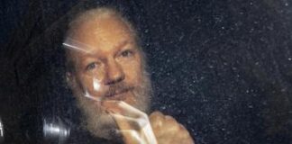 Assange potrà fare appello contro l’estradizione in Usa: la decisione dell’Alta Corte britannica