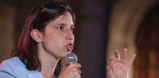 Europee, Schlein con la chitarra al Nazareno