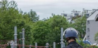Francia, assalto a furgone polizia: 3 agenti uccisi. Detenuto e aggressori in fuga