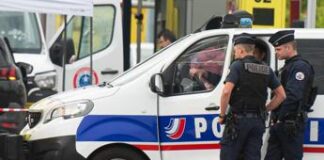 Francia, tenta di dare fuoco a sinagoga: polizia uccide uomo armato