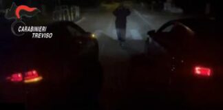 Gara di velocità tra auto a Treviso, video incastra i piloti 20enni – Guarda