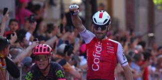 Giro d’Italia, Thomas vince la quinta tappa in volata: battuto Pietrobon