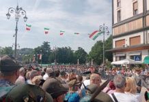 Adunata 2024, è in corso la sfilata, tra emozioni, fanfare, canti ed applausi Adunata, sfilata in corso