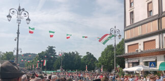 Adunata 2024, è in corso la sfilata, tra emozioni, fanfare, canti ed applausi Adunata, sfilata in corso