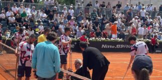 Internazionali, attivisti gettano vernice sul Pietrangeli, gara ripresa dopo mezz’ora