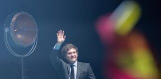 Javier Milei rientra in Argentina: “Torno surfando su un’onda di lacrime socialiste”